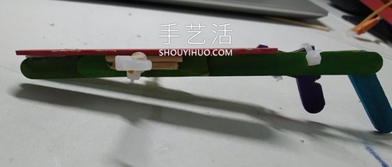 雪糕棍手工制作纸飞机橡皮筋弹射器的做法 -  www.shouyihuo.com
